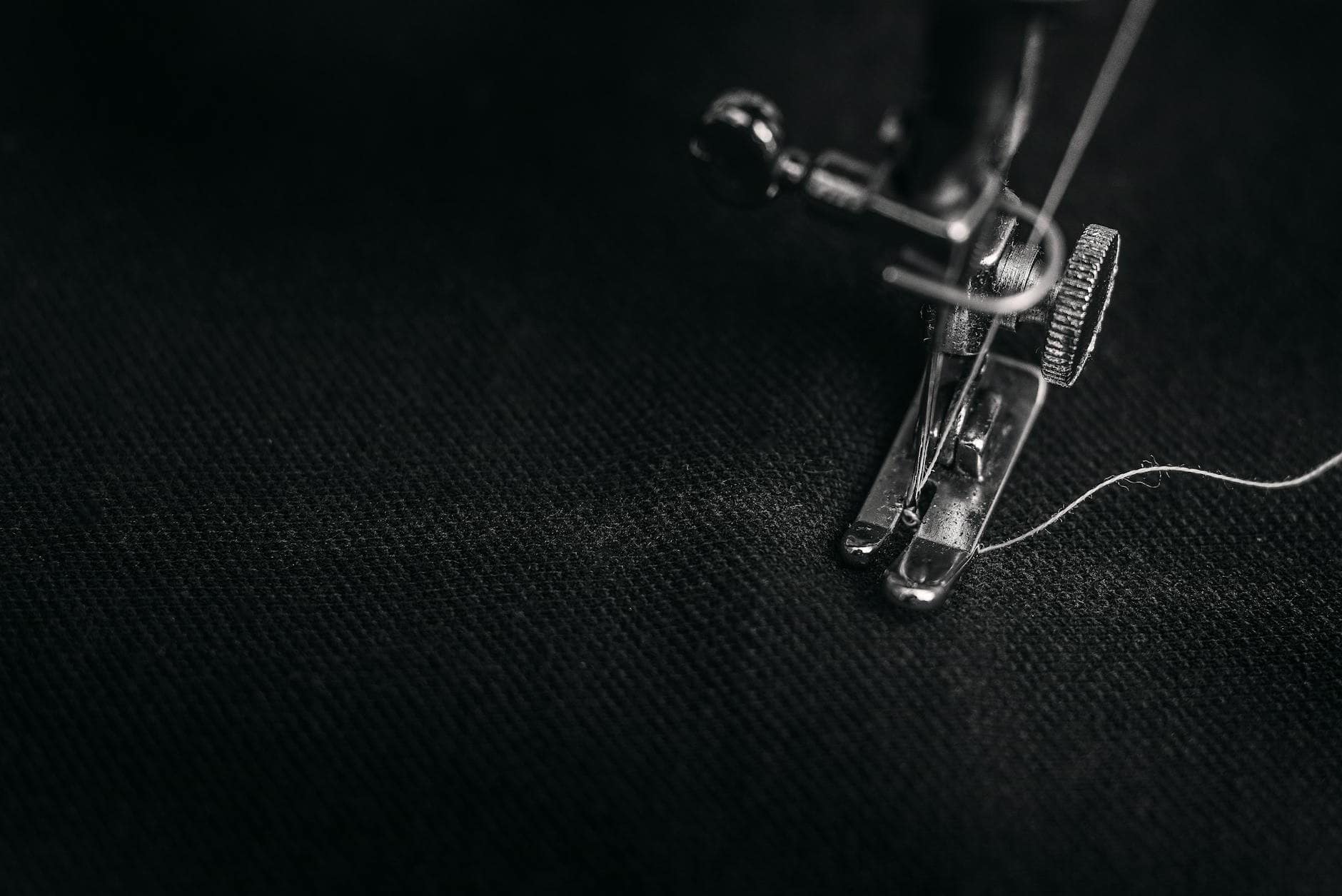 Serafil M20 UV-stabilised polyester sewing thread on a sewing machine